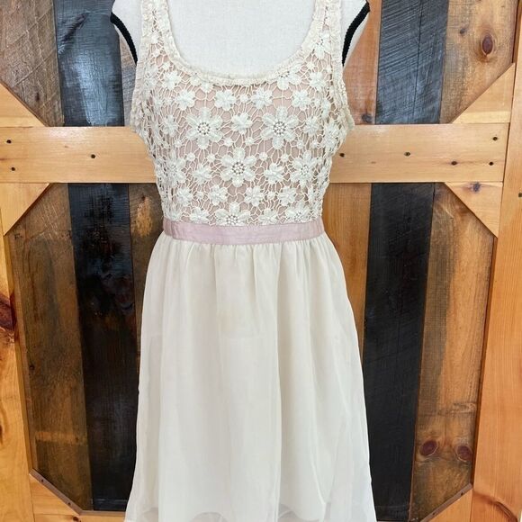 AEO crochet layered lace hi-lo sheer chiffon dress - Picture 4 of 9